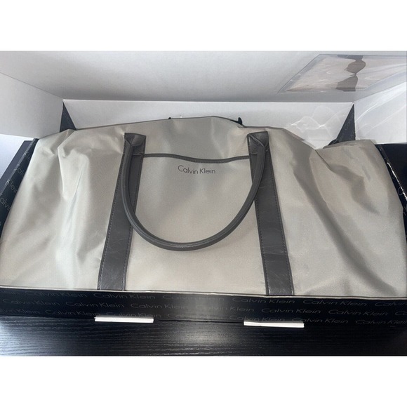 Calvin Klein Gray XL Weekender Duffle Bag w/ Straps & Handles, Travel Bag, Tote - Picture 3 of 15
